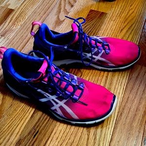 Womens size 8 asic training sneakers